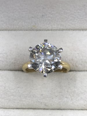 Lot 1009 - A certificated 18ct yellow gold 6.51ct round...