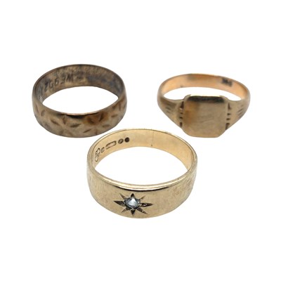 Lot 1053 - A vintage 9ct hallmarked gold gem set ring...