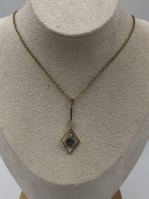 Lot 1036 - An early 20th-century pendant featuring a...
