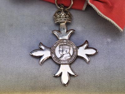 Lot 1174 - A cased George V MBE breast badge