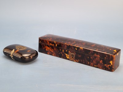 Lot 1175 - A green velvet lined tortoiseshell box. W...