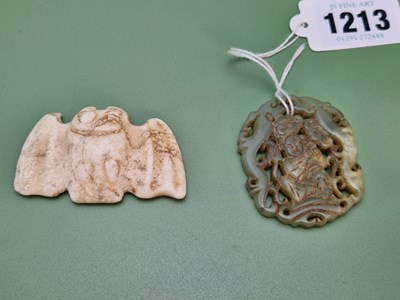 Lot 1213 - A white stone bat netsuke together with a...