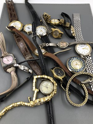 Lot 1099 - A collection of vintage costume jewellery,...