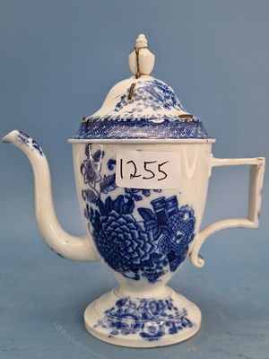 Lot 1255 - An early 19th century blue and white pearl...