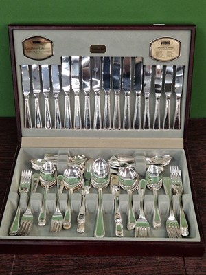 Lot 1267 - A Viners mahogany cased set of eight place...