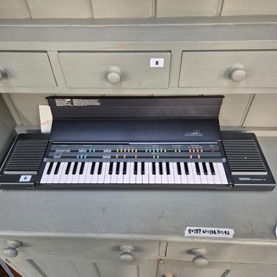 Lot 9 - A Yamaha electric piano