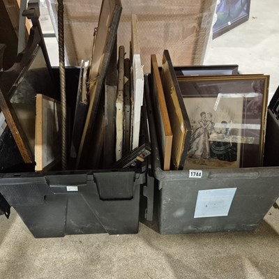 Lot 1744 - A large quantity of antique and later prints.