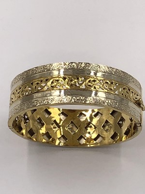 Lot 1116 - An ornate, decorated hinged bangle featuring...