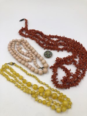 Lot 1118 - A collection of three vintage necklaces and a...