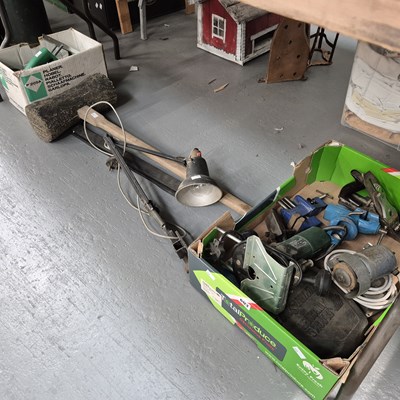 Lot 603 - Miscellaneoud electric bench tools, a paver's...