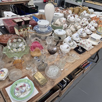Lot 656 - Windsor, Royal Vale and other tea wares,...