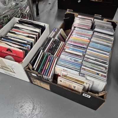 Lot 662 - A collection of CDs together with 45rpm single...