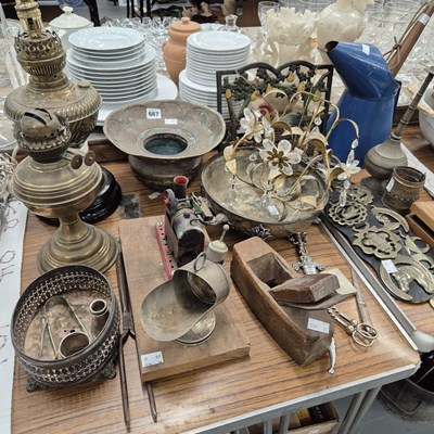 Lot 667 - A live steam engine, two oil lamps, a blue...