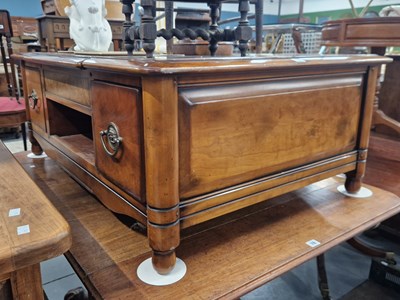 Lot 76 - A large coffee table