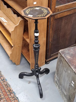 Lot 86 - An 18th century style lamp table