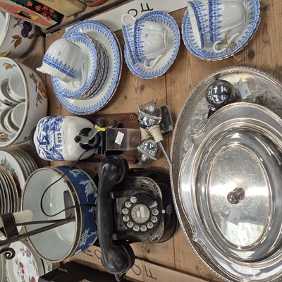 Lot 673 - A telephone set, drinks opticsm a coffee...