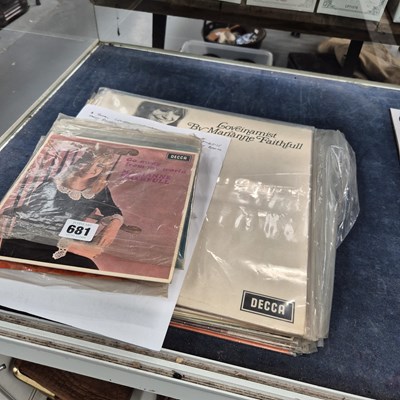 Lot 681 - Marianne Faithful and Francois Hardy EP and LP...