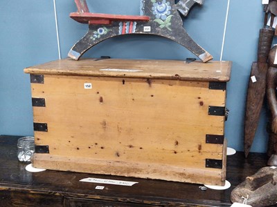 Lot 152 - An antique pine blanket box