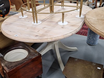 Lot 157 - A modern pine breakfast table