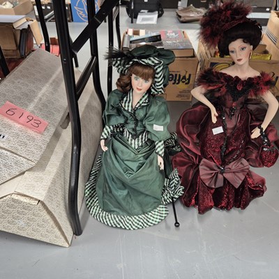 Lot 711 - Two boxed Franklin Heirloom dolls