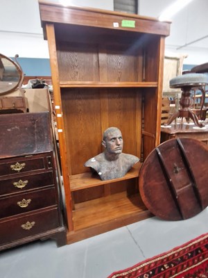 Lot 165 - A modern oak bookcase
