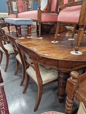 Lot 189 - A large Victorian mahogany extending dining...