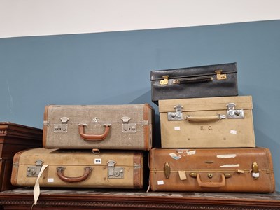 Lot 216 - A collection of vintage luggage