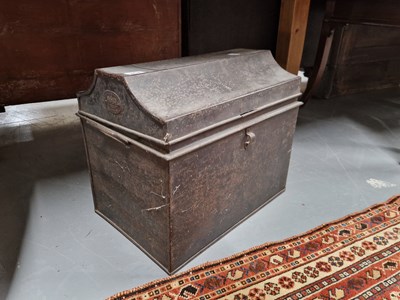 Lot 354 - A vintage tin box