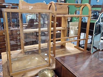 Lot 371 - A vintage display cabinet