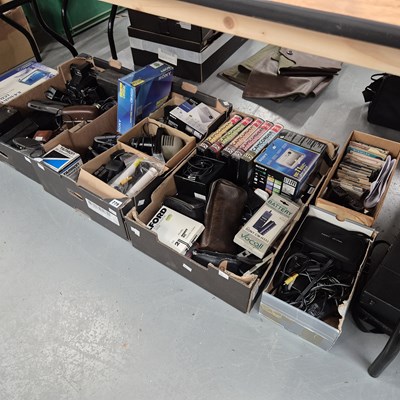 Lot 779 - A collection of cameras, accessories, a slide...