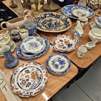 Lot 782 - A pair of ironstone sauce tureens, covers and...