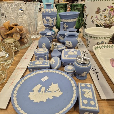 Lot 800 - A collection of Wedgwood blue jasper wares