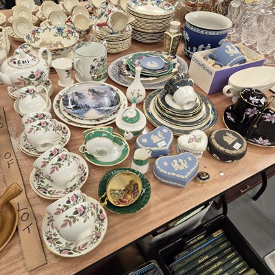 Lot 811 - A Wedgwood blue jasper planter and...