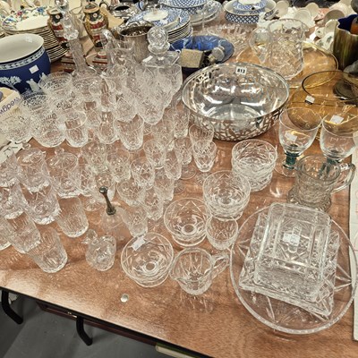 Lot 813 - An Edinburgh crystal drinking set, glass bowls,...