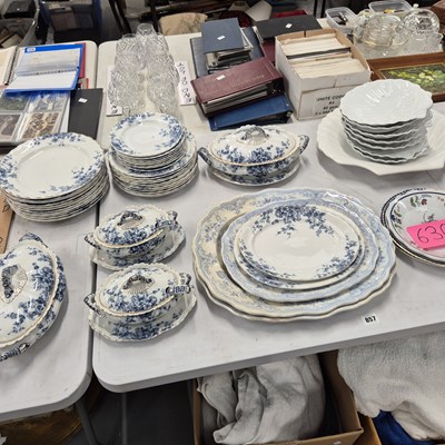Lot 857 - A keeling blue and white dinner service...