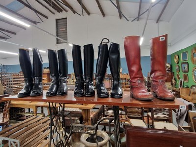 Lot 424 - Five pairs of ladies' boots.