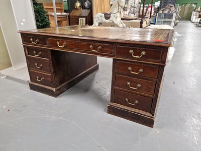 Lot 293 - A large mahogany pedestal desk