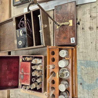 Lot 871 - Scientific pharmacy equipment and instrumests