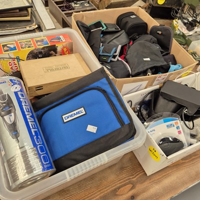 Lot 897 - A quantity of camera cases together with...