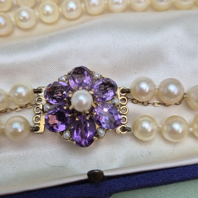 Lot 1076 - A vintage double row cultured pearl necklace...