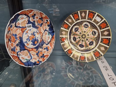 Lot 589 - A Derby Imari palette 1128 pattern plate...