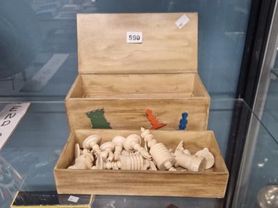 Lot 590 - A boxed red and white bone chess set. King H...