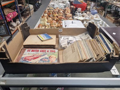 Lot 673 - Cigarette cards loose and in albums