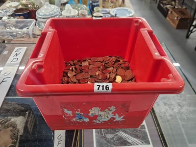 Lot 716 - A large collection of 1967 halfpennies