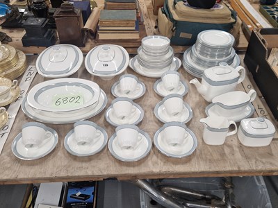 Lot 729 - A Doulton Etude pattern tea and dinner service