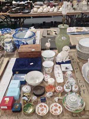 Lot 733 - A pair of 18th century Chinese tea bowls, a...