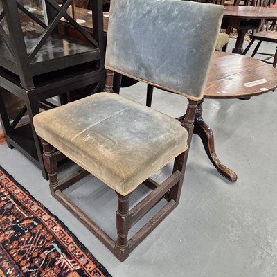 Lot 48 - An early 18th century oak side chair