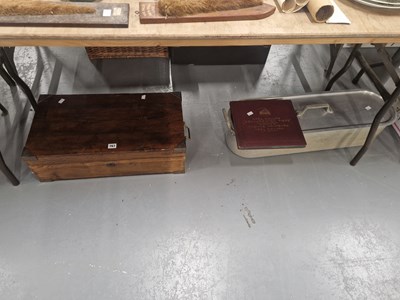 Lot 767 - A wooden case of labelled bird's feathers, an...