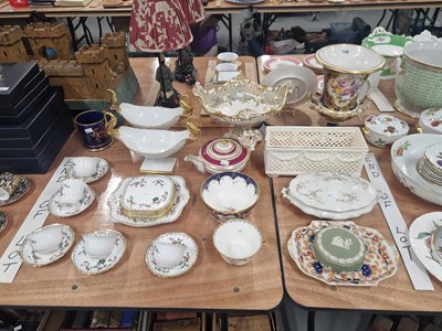 Lot 792 - A Chamberlain's Worcester tea pot, Tuscan tea...