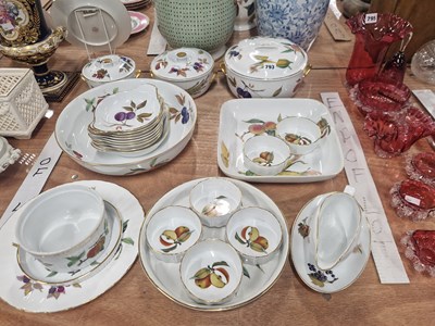 Lot 793 - A collection of Worcester Evesham pattern...